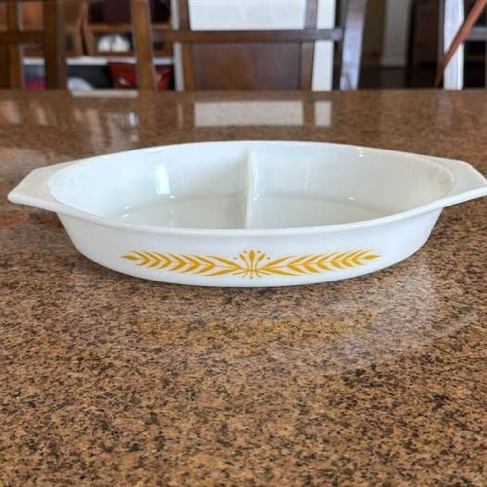 Vintage 1960s Pyrex Royal Wheat 1.5-quart oval divided casserole dish